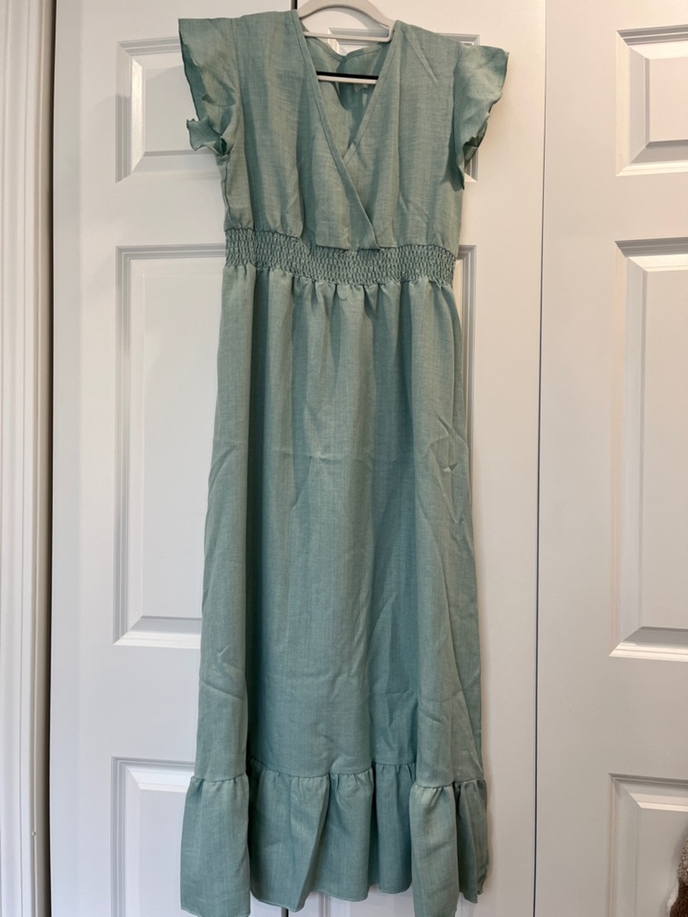 NWT. Emerald Green V-Neck Ruffle Hem Maxi Dress - Picture 4 of 6